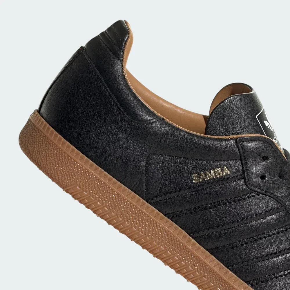 Detailed zoom on the junction between the black leather upper and the gum sole, showing the artisanal assembly and durable materials.