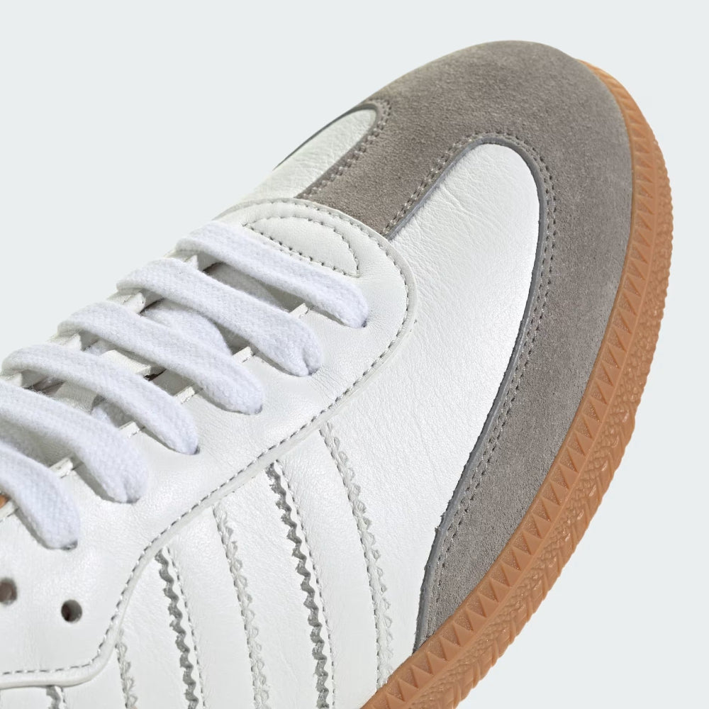 Details the "unreal" precision of the artisan double-stitching wrapping the front toe cap protection matrix and the neat tracking of the eyelet lines.