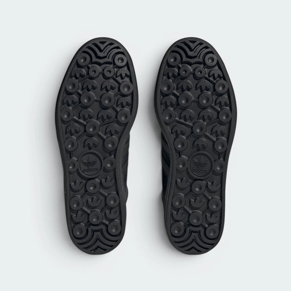 Displays the classic geometric tread matrix of the rubber outsole engineered for unreal multi-directional street grip.