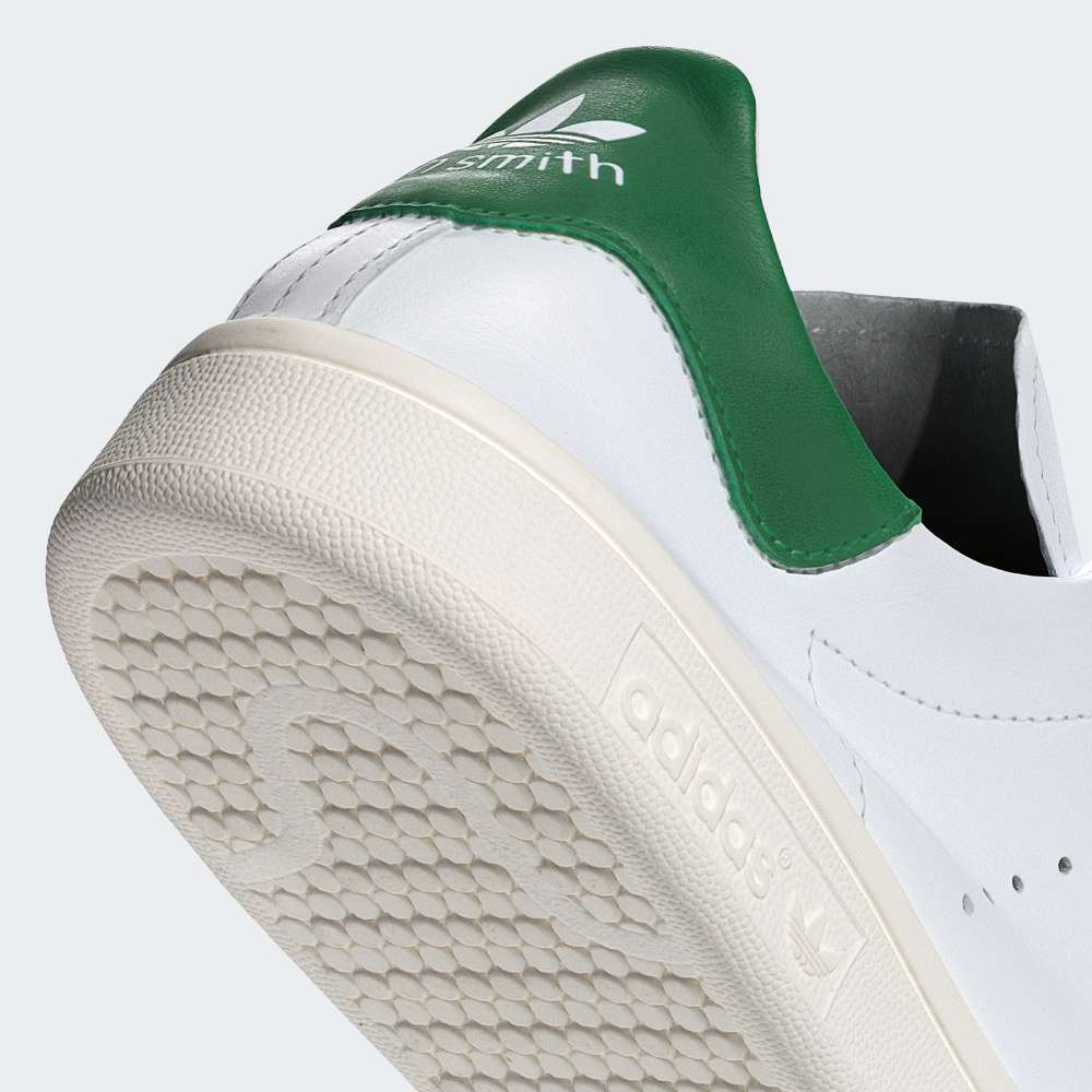 Zoom Looking at the Outsole and Midsole: Highlighting the low-profile rubber cupsole and the high-quality stitching that bonds it to the leather.