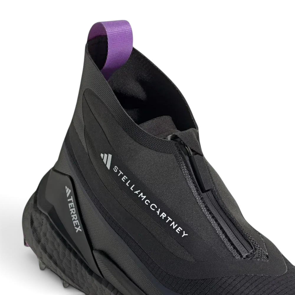 Detailed zoom on the junction between the BOOST foam and the EVA stabilization frame, emphasizing the high-tech cushioning layers.