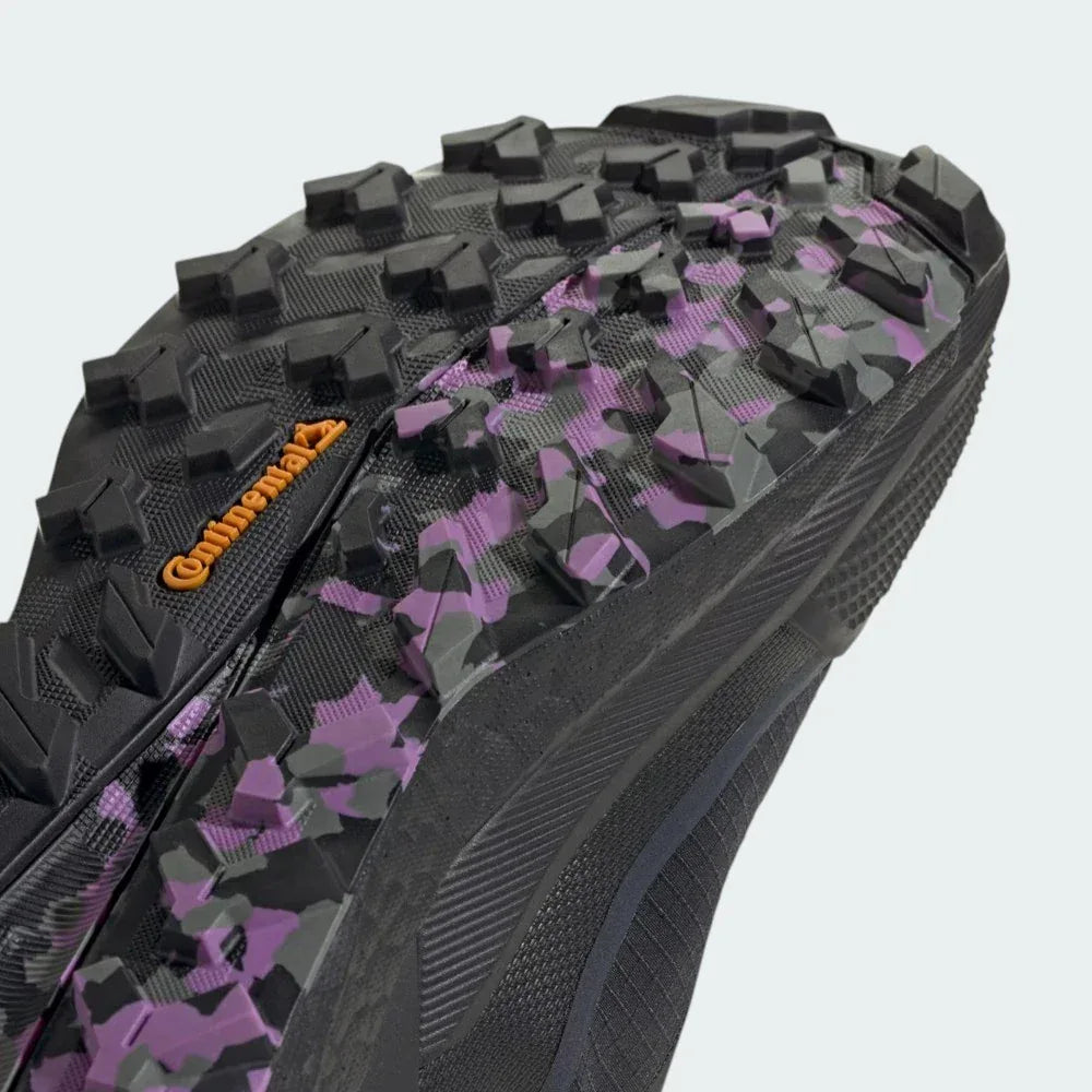 Close-up of the outsole area, highlighting the moulded grip and continental branding
