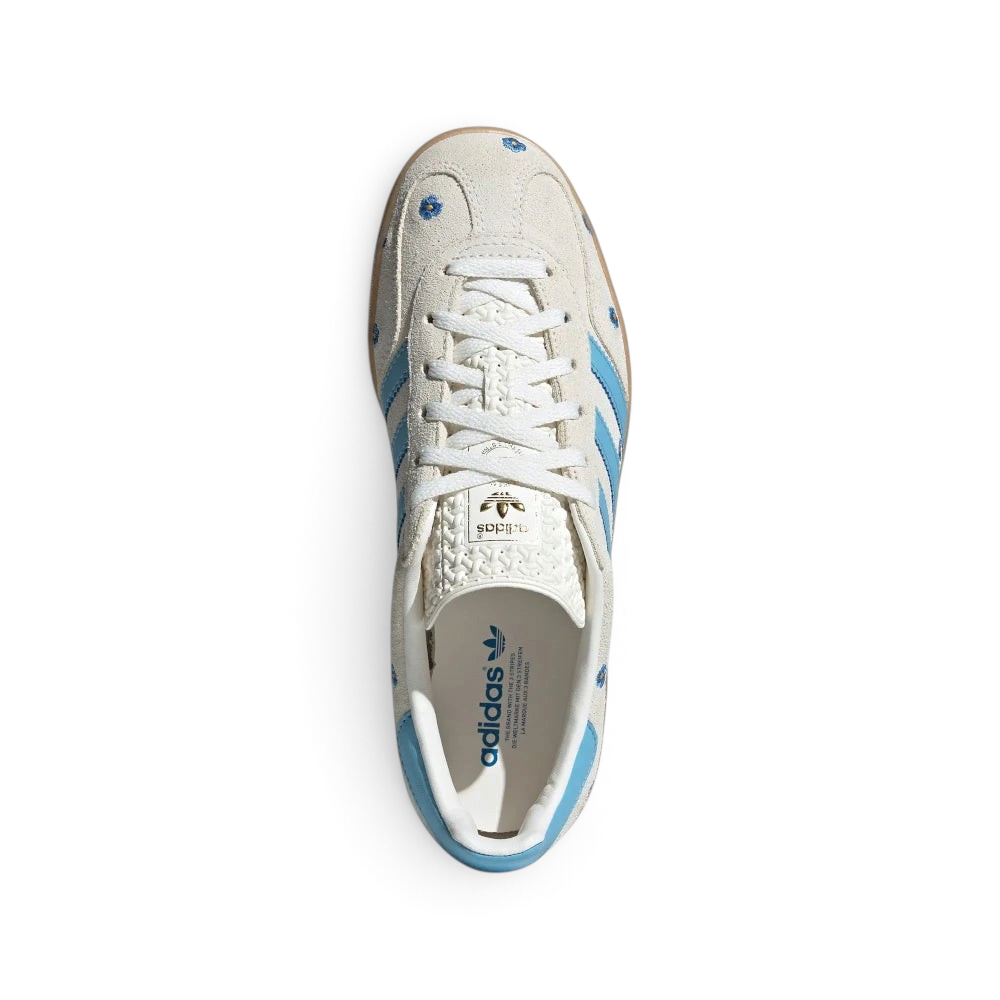 Focuses on the tidy lace closure layout, the clean alignment of the soft light brown suede tongue, and the iconic T-toe panel covering the front box.