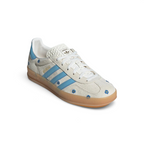 Emphasising the low-profile casual silhouette and the professional distribution of the bright blue leather heel overlays.
