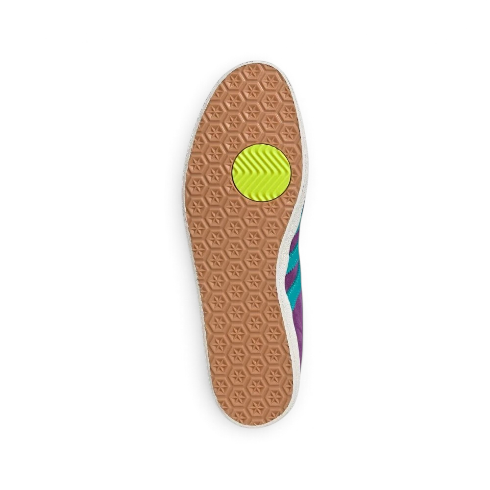Displays the classic textured grid pattern of the rubber outsole, engineered for unreal everyday multi-surface street grip.