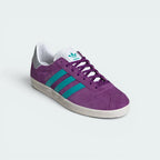 Emphasising the retro low-top silhouette and the professional alignment of the clean white foxing tape lines cutting around the base.