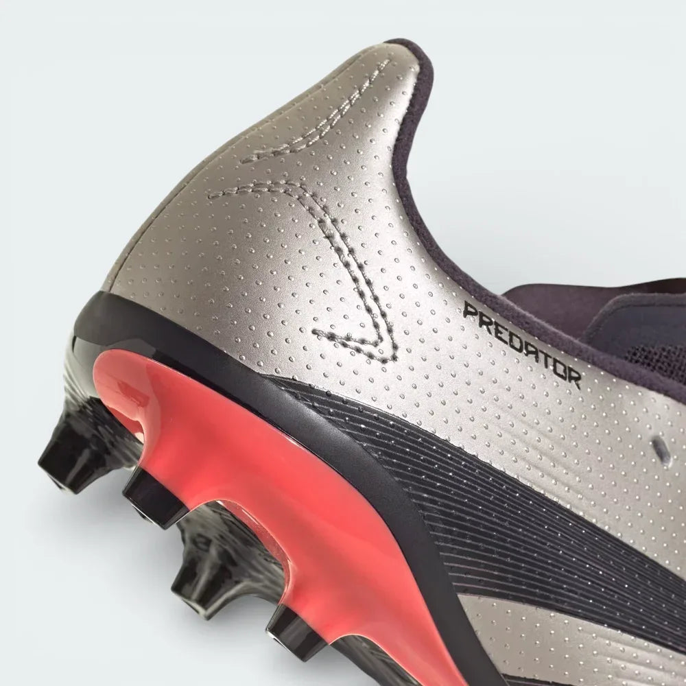 Close-up of the rear, showing the textured Hybridfeel material and the traditional lacing system that provides a secure, true-to-fit lockdown.