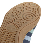 Zoom of the Outsole highlighting the gum rubber outsole and grips