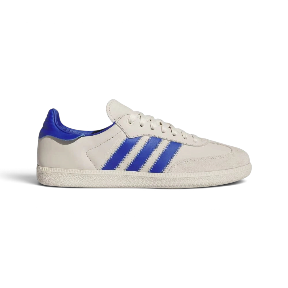 Highlights the high-velocity sweep of the zigzag-stitched 3-Stripes and the professional, minimalist depth of the Alumina coated ECCO leather and the unique floating heel tab.