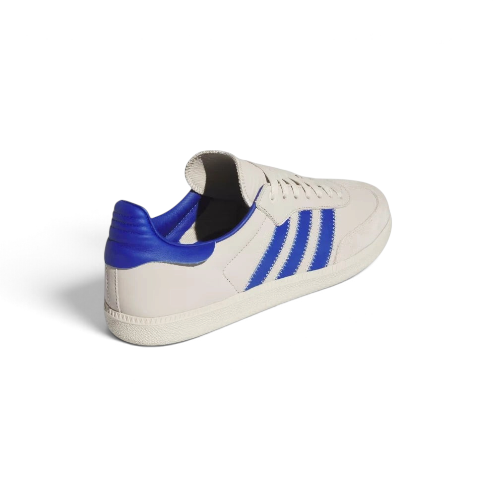 Focuses on the distinctive unstitched, floating design of the rear heel tab and the clean finish of the low-profile rubber sole.