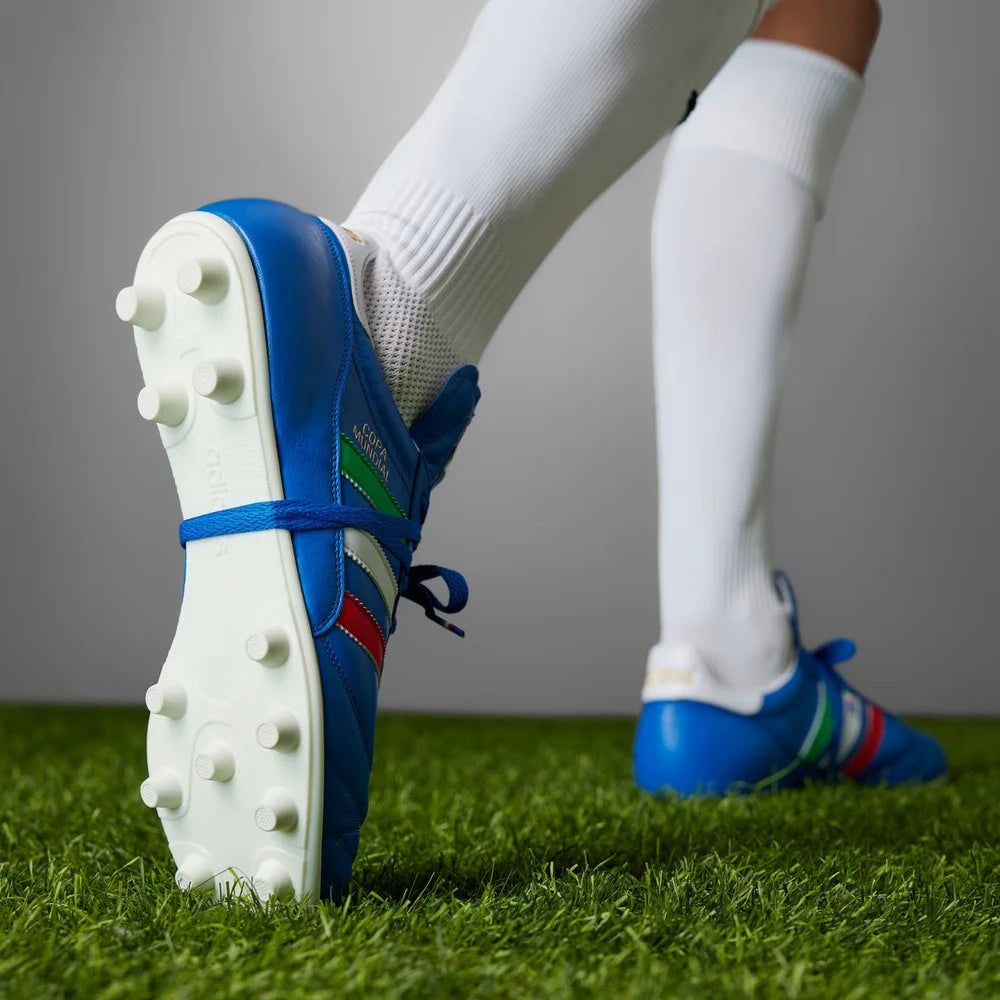 Rear view focusing on the reinforced heel counter and the clean "Copa Mundial" branding in gold/white.