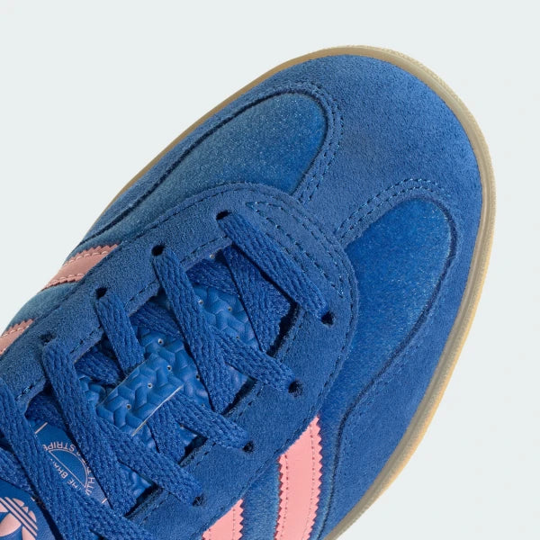 Zoom Looking at the Front of the Shoes and Laces: A close-up of the plush velvet grain and the precision stitching around the toe box.
