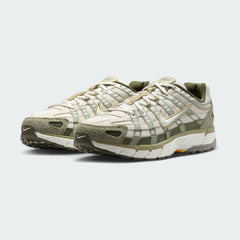 Angled view of two Nike P-6000 men's trainers in green abyss, side by side, showcasing their chunky, retro-inspired aesthetic and layered construction.