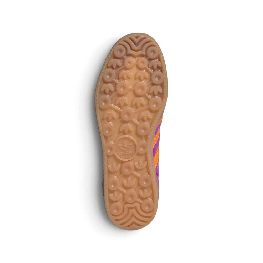 Outsole View: Bottom-down view of the gum rubber outsole, showcasing the unique Trefoil-patterned tread design and circular pivot zones.   