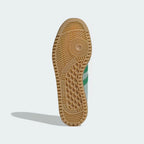 The classic hexagonal traction pattern on the honey-coloured gum rubber sole.