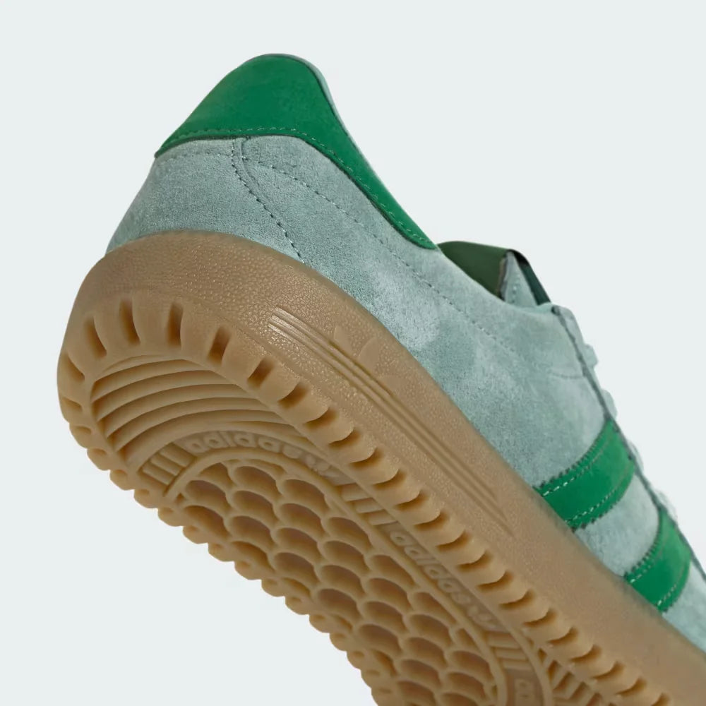 Highlighting the textured nature of the gum rubber and the high-quality synthetic lining at the collar.