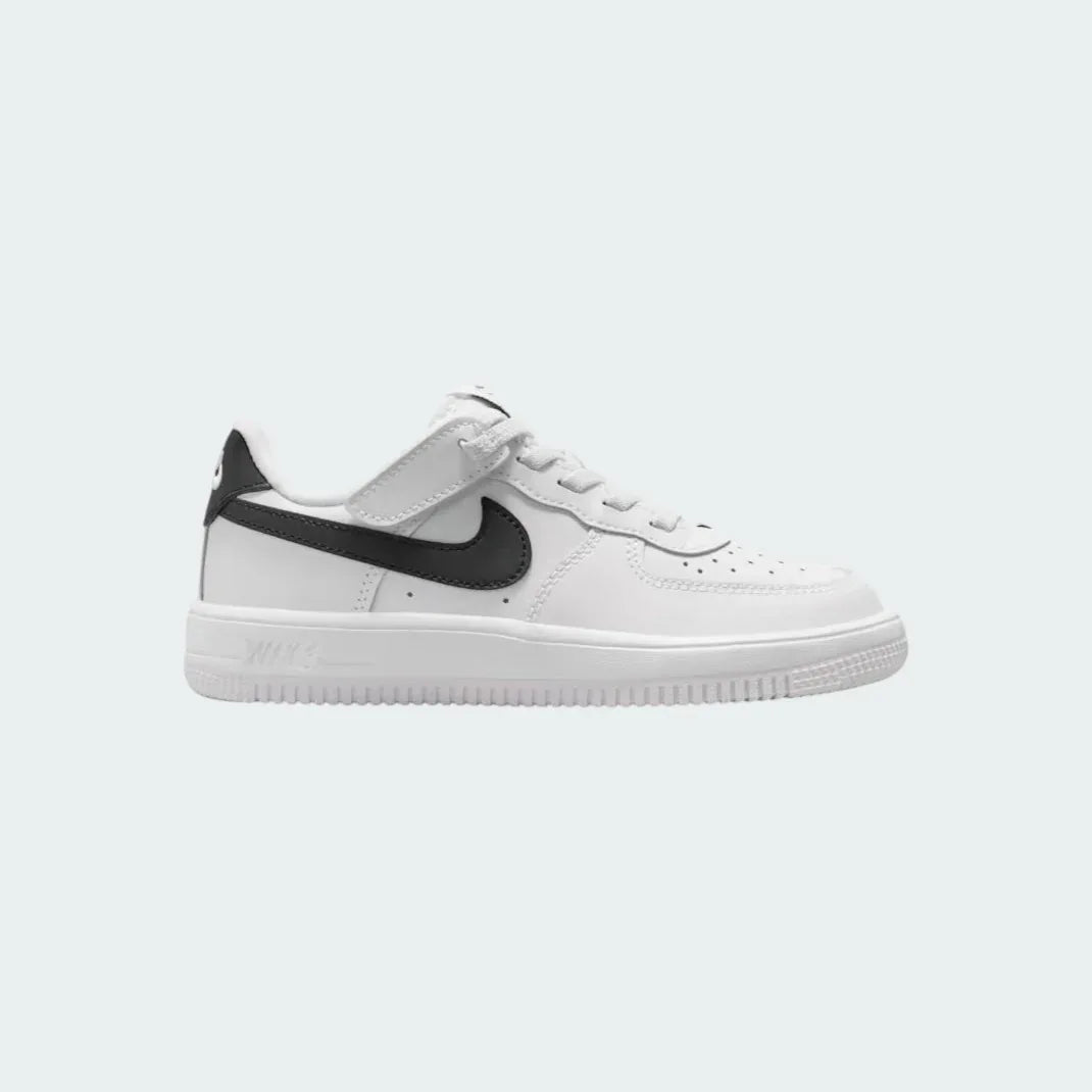 Nike Air Force 1 Low EasyOn Kids' trainers in white leather with a black Swoosh, side profile showing classic upper and EasyOn entry system. Main image