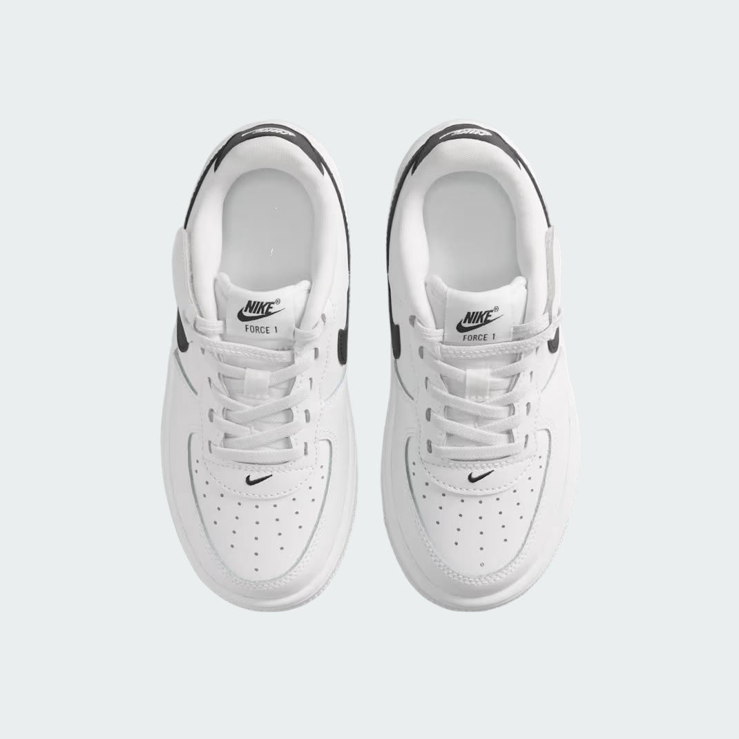 Top-down view of a pair of Nike Air Force 1 Low EasyOn Kids' trainers in white, highlighting the wide opening mechanism and iconic silhouette.
