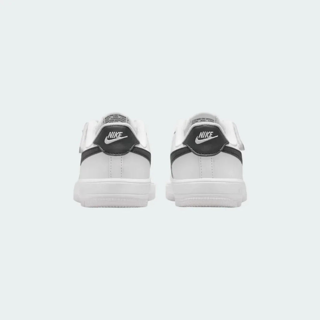 Rear view of the Nike Air Force 1 Low EasyOn Kids' white trainers, focusing on the heel panel and Nike Air branding.