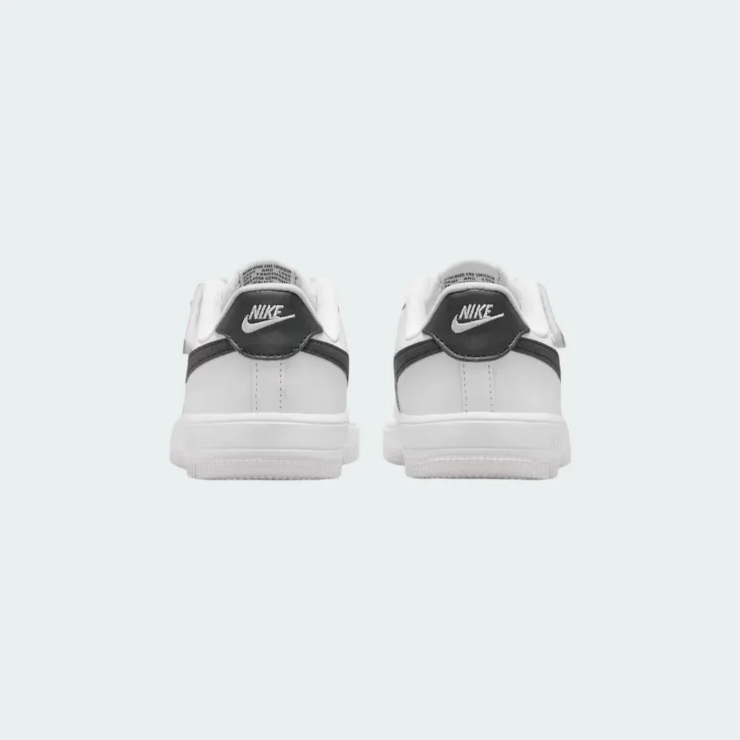 Rear view of the Nike Air Force 1 Low EasyOn Kids' white trainers, focusing on the heel panel and Nike Air branding.