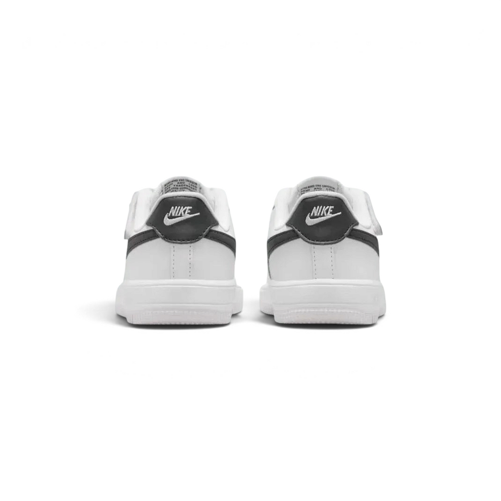 Rear view of the Nike Air Force 1 Low EasyOn Kids' white trainers, focusing on the heel panel and Nike Air branding.