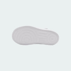 View of the outsole of the Nike Air Force 1 Low EasyOn Girls' white trainers, showing the durable rubber sole with pivot circles for traction.