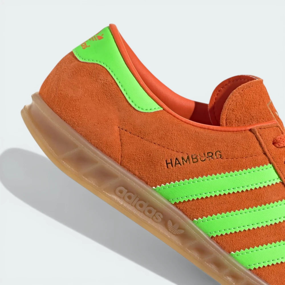 Detailed zoom on the tongue and the Adidas Originals trefoil logo, showcasing the heritage-inspired colour palette.