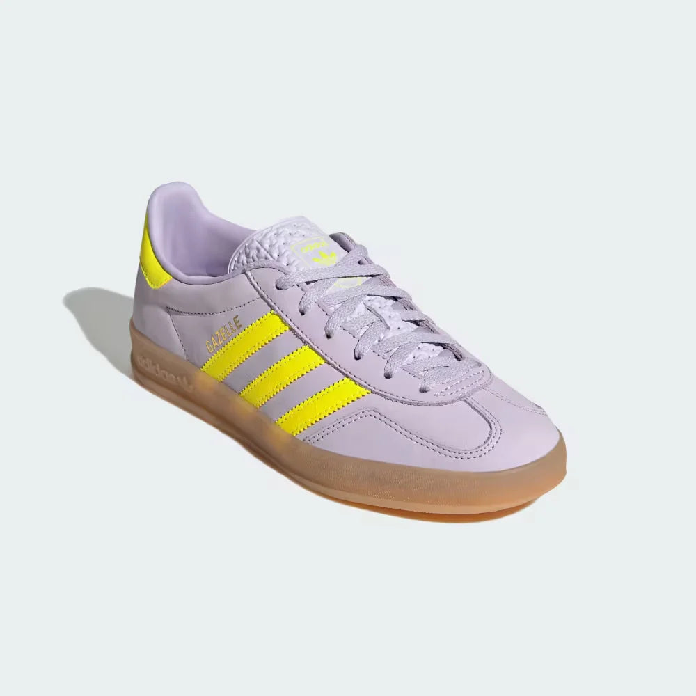 Angle View the Side: Emphasising the T-toe overlay and the vibrant neon-on-pastel colour blocking.