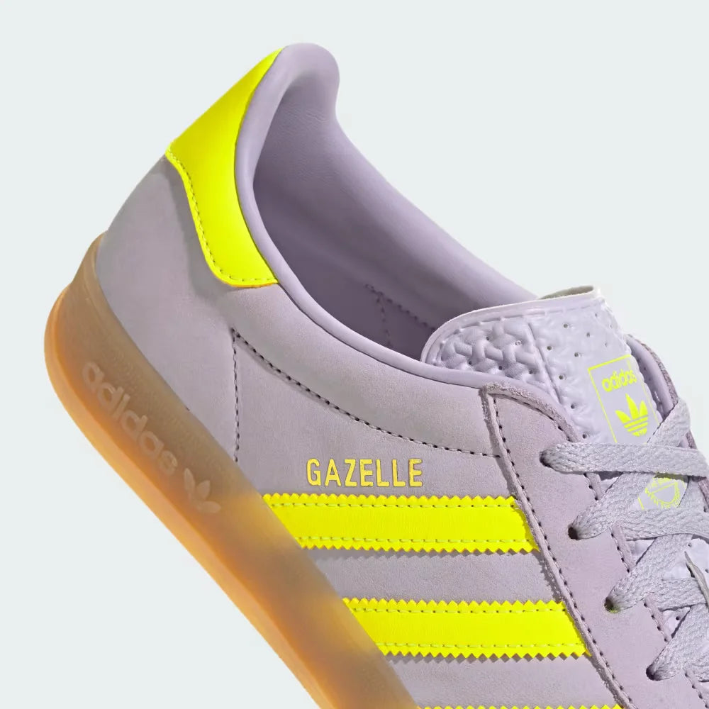 Zoom Looking at the Outsole and Midsole: Highlighting the ridged texture of the gum rubber and the high-quality textile lining at the collar.