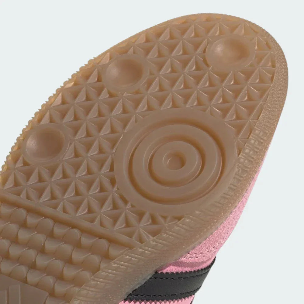 Detailed zoom on the outsole showing the Samba OG grip