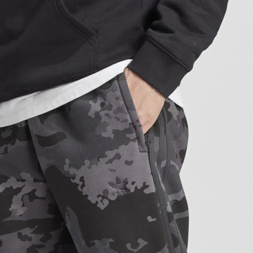 Showing the open pocket with the zip and embroided logo