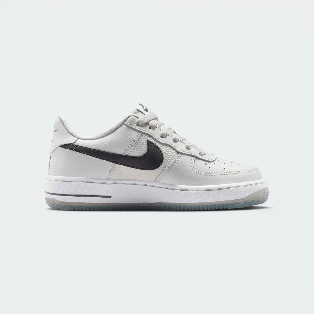 Highlights the high-velocity sweep of the anthracite leather Nike Swoosh, showing the professional, matte texture of the photon dust upper, the flashing contrast of the reflect silver accents, and the thick grey midsole wall.