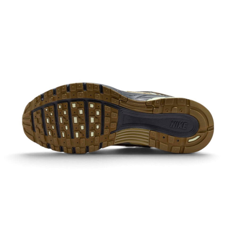 Displays the full-length rubber outsole, showcasing the multi-pod waffle traction pattern, grooved forefoot flex channels, debossed Nike branding, and high-abrasion rubber pods.