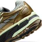 Highlights the "unreal" clean finish of the rear lateral tooling, showcasing the debossed "P-6000" collar script, ribbed foam midsole, and lugged rubber outsole tread.
