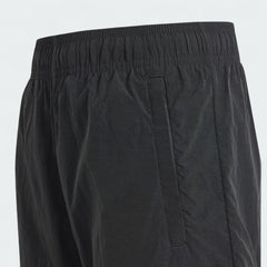 Detailed zoom on the elastic drawcord waist and the zip or flap closure of the cargo pockets of the Adidas Juniors' Cargo Shorts.