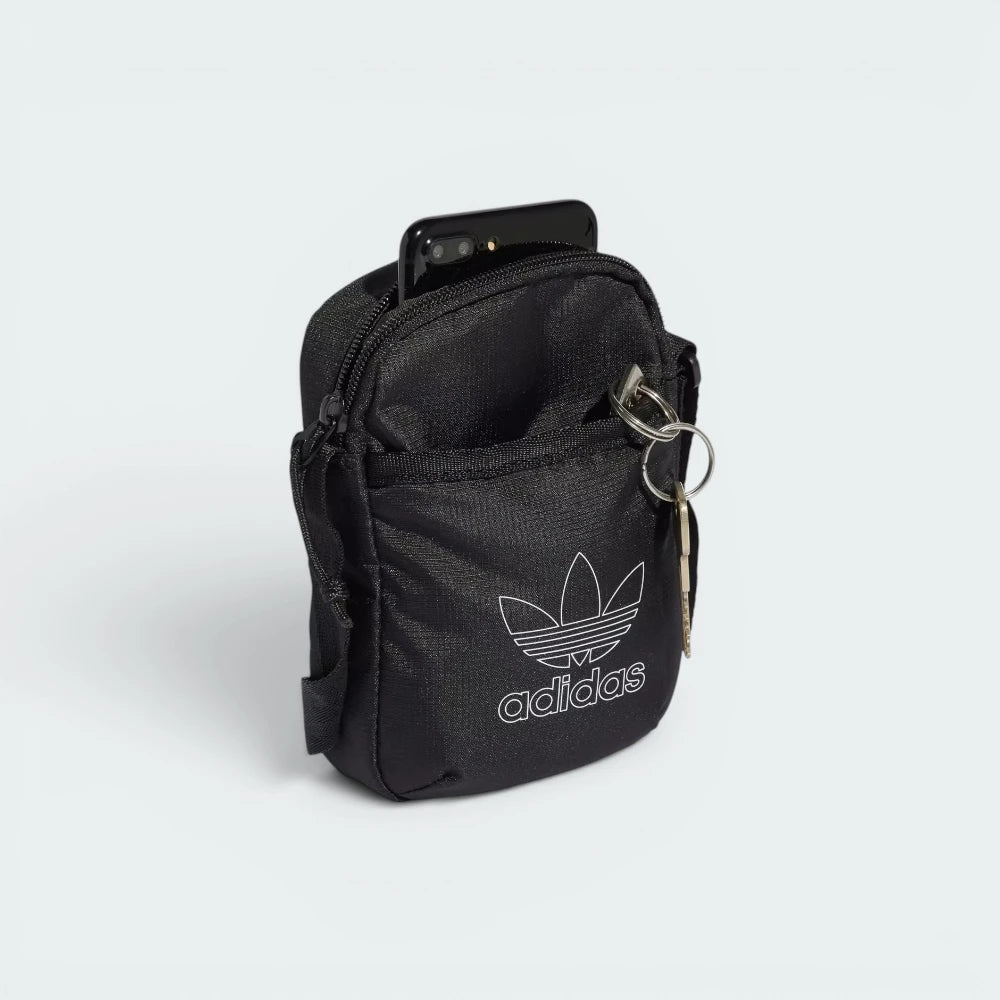 Focuses on the ultra-slim 3.5 cm profile, showing a professional finish built to rest tightly and comfortably against the torso.