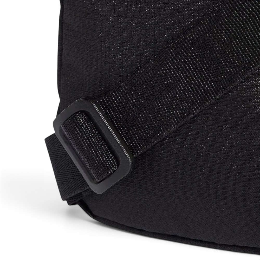 Emphasising the robust stitching lines bonding the heavy-duty D-ring loops to the side casing for maximum tear defence.