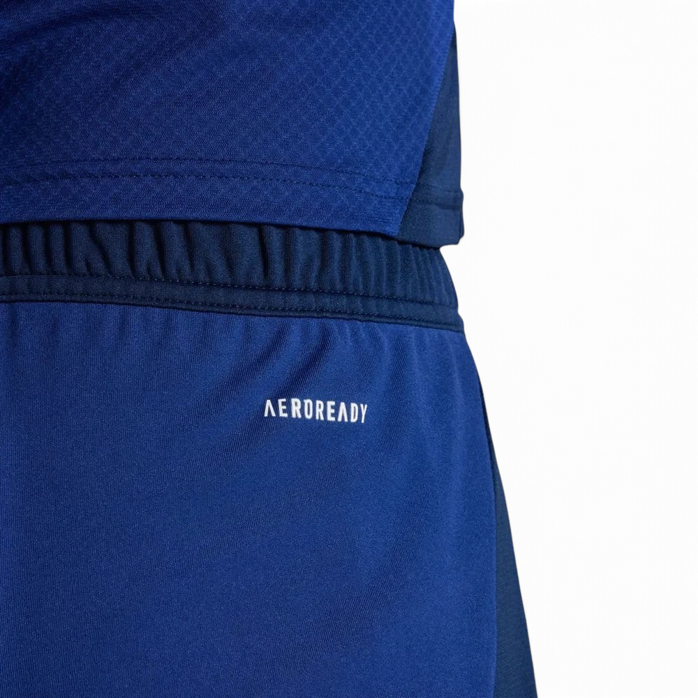 Showing the breathable interlock weave and the official AEROREADY branding.