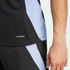 Detailed zoom on the sleeve and hem stitching, showcasing the high-quality recycled polyester weave.