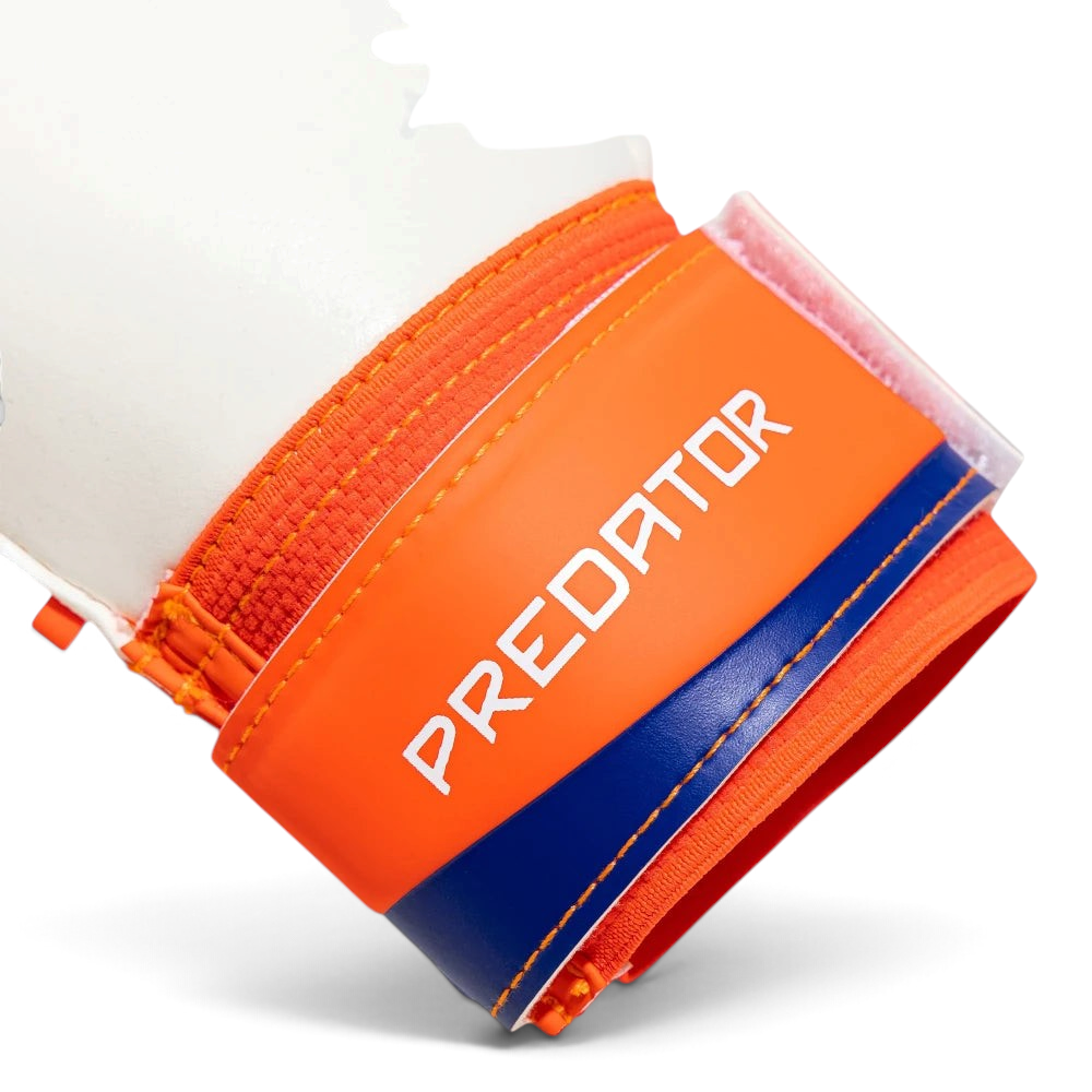 Focuses on the "locked-in" elastic wrist straps and the professional finish of the latex palms.
