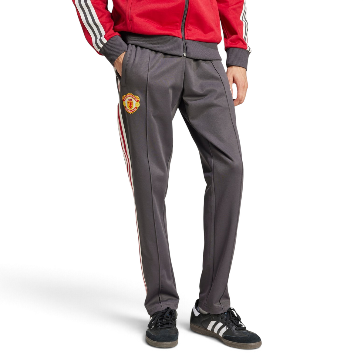 Side profile of the Utility Black Man Utd track pants, highlighting the slim, tapered leg and the classic 3-Stripes detailing. Main image