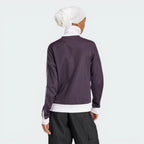 Emphasising the locked-in regular fit and the professional embroidered Trefoil logo.