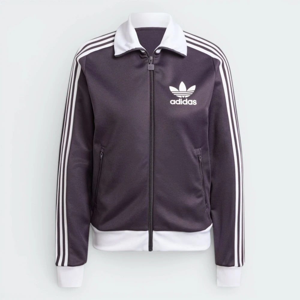 Focuses on the locked-in full-zip and the professional finish of the stand-up collar.