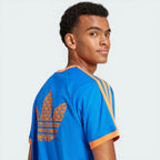 Detailed zoom on the rear including the trefoil logo design fabric grain, highlighting the 100% cotton jersey material.
