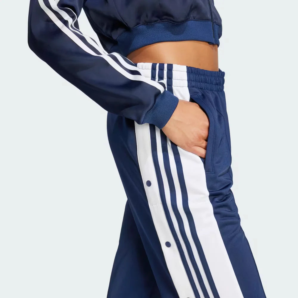 Emphasising the loose, wide-leg cut and the functional breakaway side panels.