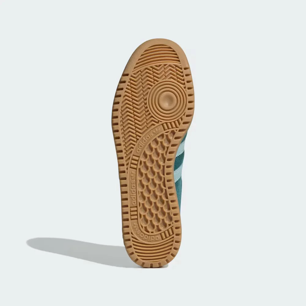 The classic hexagonal traction pattern on the honey-coloured gum rubber sole.