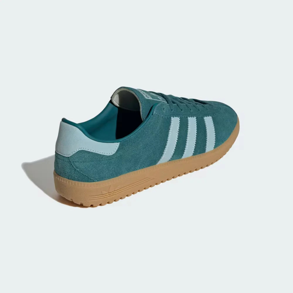 Focusing on the Tactile Green heel tab and the seamless transition into the gum outsole.