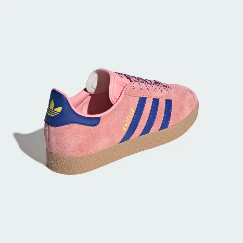 Focusing on the Pure Sulphur heel tab and the seamless transition into the gum outsole.