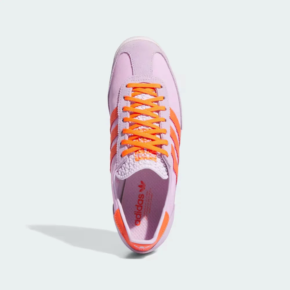 Top-Down View of Pair: Looking down at the Ecotex textured tongue and the symmetrical lacing system.