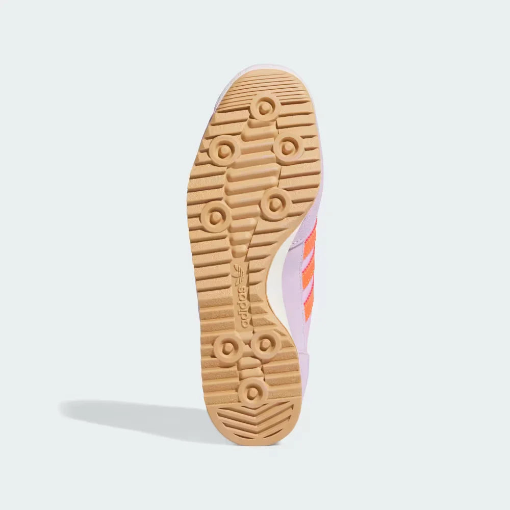 Outsole View: The classic "Super Light" traction pattern on the low-profile rubber sole.
